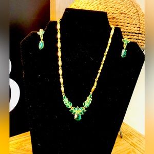 3Pc Emerald Green Gold Tone Necklace Set